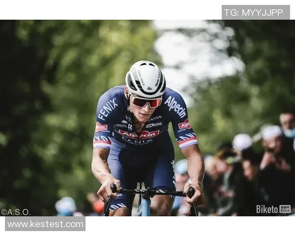 中国自行车选手时隔15年再度征战环法赛场见证历史时刻